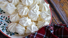 Videonávod na sněhové pusinky: Cukroví ze 2 surovin se dokonale rozplývá na jazyku