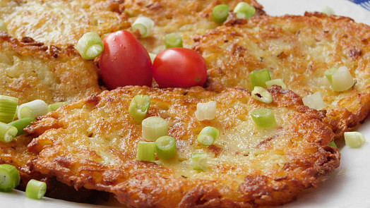 Šumavský bramborák je výjimečný výraznější chutí a křupavostí. V zimě krásně zasytí