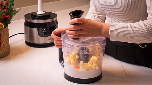 S přípravou těsta na cukroví pomůže sekáček. Podívejte se na videonávod