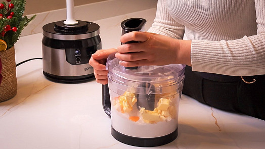 S přípravou těsta na cukroví pomůže sekáček. Podívejte se na videonávod