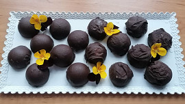 Jaké suroviny v nepečeném cukroví dobře drží tvar a zajistí, že se těsto nerozpadne