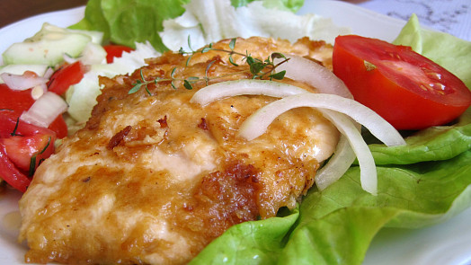 Jak udělat kuřecí rošťáky? Marinované maso připravené na pánvi je krásně šťavnaté