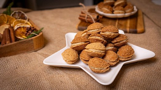 Ořechy s jablečným karamelem: Zkusíte letos tradiční druh cukroví v jiném kabátku?