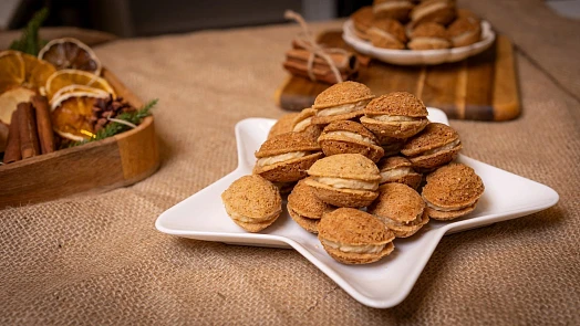 Ořechy s jablečným karamelem: Zkusíte letos tradiční druh cukroví v jiném kabátku?