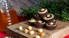 Košíčky bez pečení? Žádný problém. Zkuste karamelové Toffifee podle videonávodu