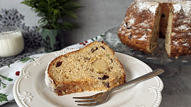 Ochutnejte marcipánovou štólu ve tvaru bábovky. Vánoční zázrak ukáže videonávod