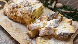 Proč se těsto na vánočku lepí? Prozradíme vám důvod i řešení tohoto problému