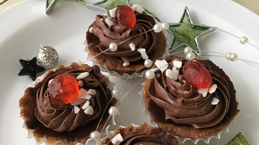 Vaječný krém s rumem k plnění lineckých košíčků, dortů, rolád, zákusků i cukroví