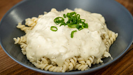 Těstoviny se sýrovou omáčkou: Jednoduché a výborné jídlo je hotové během chvilky