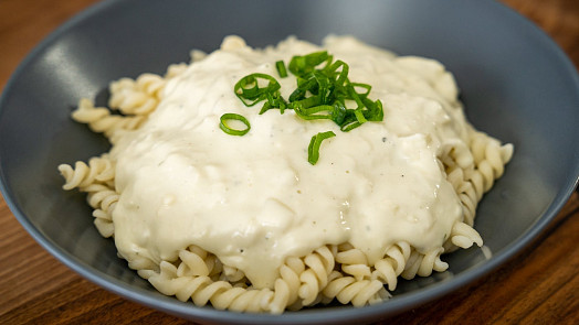 Těstoviny se sýrovou omáčkou: Jednoduché a výborné jídlo je hotové během chvilky