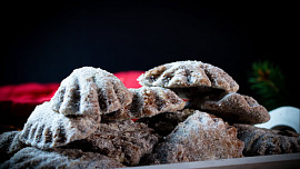 Kdy obalovat pracny v cukru? Poradíme s nejlepším načasováním pro perfektní cukroví