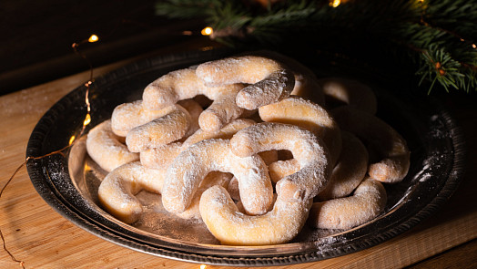 Jak udělat vanilkové rohlíčky bez ořechů? Podle videonávodu to zvládnete i bez nich