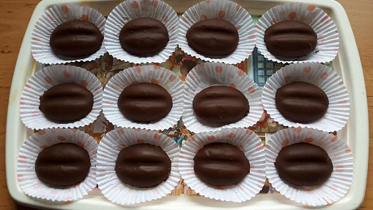 Kávová zrna jsou cukrovím s kávovou chutí. Děti o ně nestojí, ale dospělí je milují