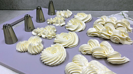 S cukrářskými špičkami bude dort jako od profesionála. Videonávod ukáže, co která umí