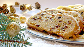 Štola je vánoční moučník: Podobá se peřině, ale uvnitř se skrývá barevné překvapení