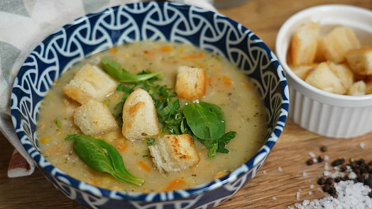 Maminčina rybí polévka: Výtečná vánoční klasika, se kterou vám pomůže videorecept