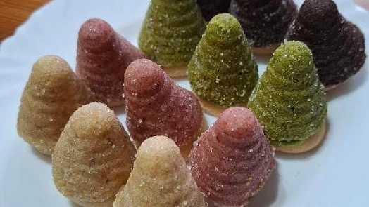 Barevná vosí hnízda: Nechte se okouzlit barvami v moderním pojetí tradičního cukroví