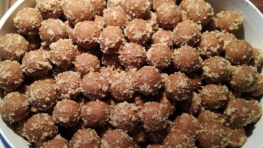 Polámané cukroví zpracujeme jen jedním způsobem: Vyrobíme z něj další cukroví