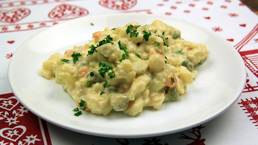 Vánoční bramborový salát: Inspirujte se receptem a připravte si sváteční přílohu