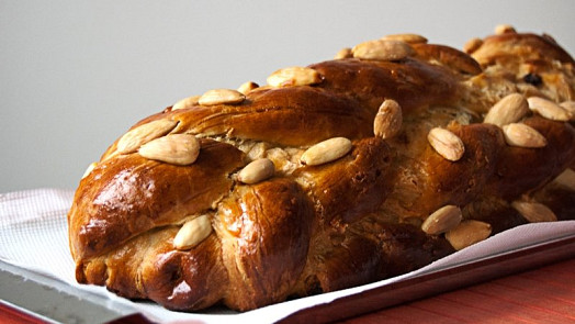 Čím potřít vánočku před pečením? Tyto 3 suroviny určitě máte doma po ruce