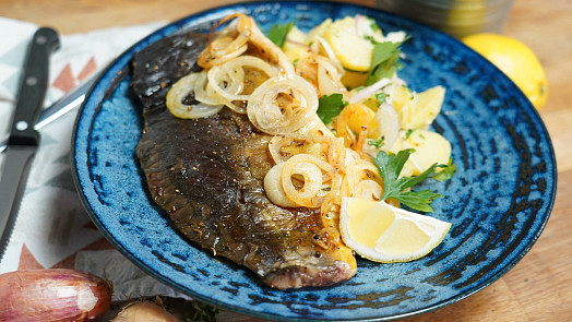 Jak udělat kapra bez smažení? S naším videonávodem bude do 30 minut na stole