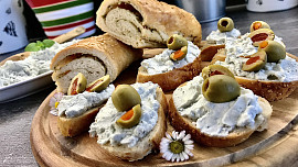 Jak na skvělou pomazánku ze tří surovin? Postačí vám niva, česnek a majonéza