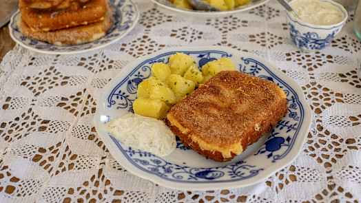 Nedaří se vám připravit smažák? Poradíme, jak postupovat, aby sýr nevytékal
