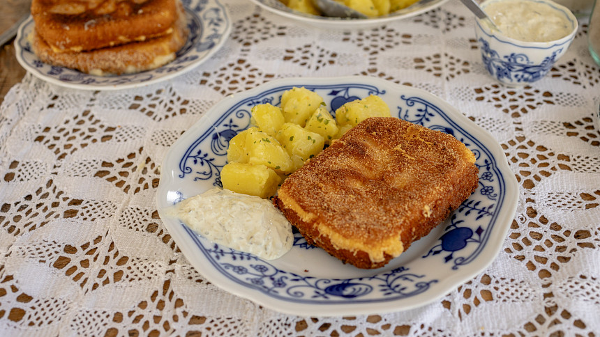 Nedaří se vám připravit smažák? Poradíme, jak postupovat, aby sýr nevytékal