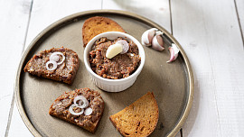 Jak na dokonalý tatarák? Přípravou i správným dochucením vás provede naše video