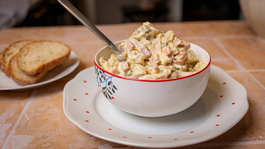 Vlašský salát podle ČSN: Tuhle pochoutku využijete do obložených mís i na chlebíčky