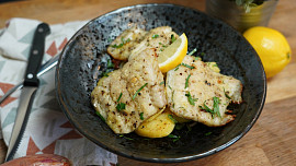 Jak na pečenou tresku na másle? Nejlepší chuti dosáhnete s minimem koření