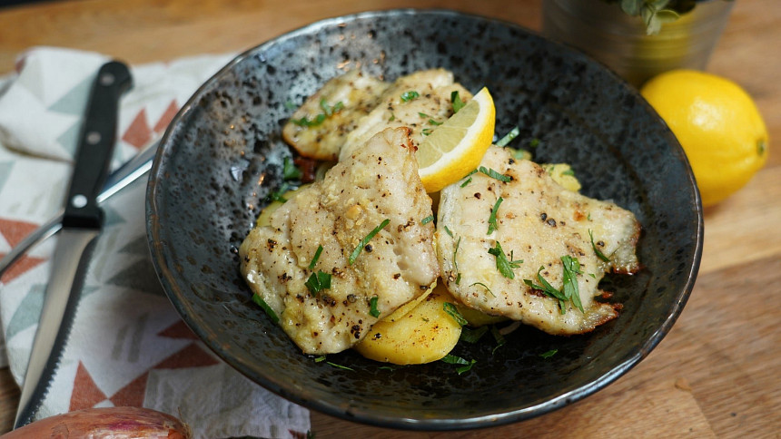 Jak na pečenou tresku na másle? Nejlepší chuti dosáhnete s minimem koření