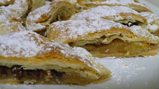 Jak upéct jablečný dřevěnický štrúdl? Zamilujete si ho hned na první ochutnání