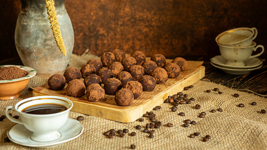 Nepečené tiramisu kuličky: Zkuste podle videa slavný dezert v minimalistické verzi