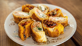 Jak upéct patero slaných závinů? Objevte nové chutě závinů k občerstvení na party