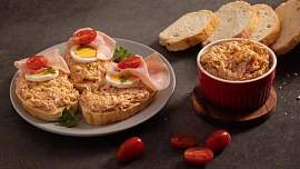 20 receptů na pomazánky a saláty na chlebíčky: Oslňte úžasně pestrým výběrem