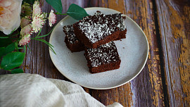 Hrnkový perník: Upečte lahodný moučník, díky videu bude i ten váš jemný a nadýchaný