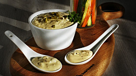 Bramborový salát bez majonézy? Chutná skvěle a trochu jinak než klasika s majonézou