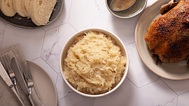 Jak připravit dušené zelí? Uvařte podle videa klasickou přílohu k dušenému masu