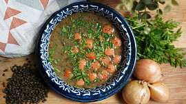 Jakou podávat novoroční polévku? Uvařte čočkovou polévku pro bohatý nový rok