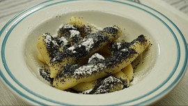 Bramborové šišky podle videa: Chutnají se zelím a masem i nasladko s mákem