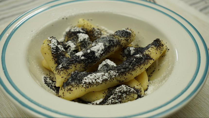 Bramborové šišky podle videa: Chutnají se zelím a masem i nasladko s mákem