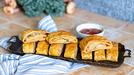 Jak upéct slaný závin à la pizza? S videem bude příprava této dobroty ještě snazší