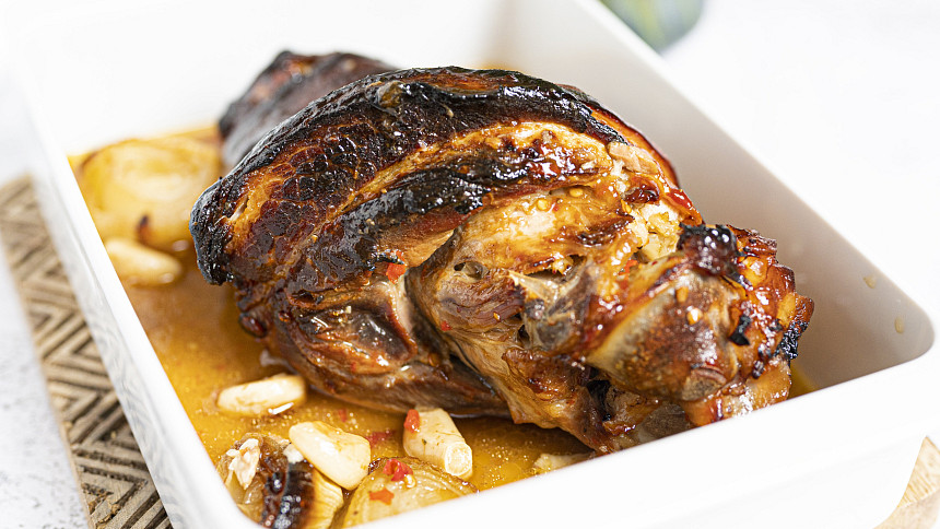 Silvestrovské pečené koleno: Připravte si na závěr roku šťavnaté vepřové maso
