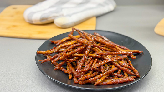 Jerky tyčinky z drůbežího masa jsou virální hit. Videonávod vám s nimi pomůže