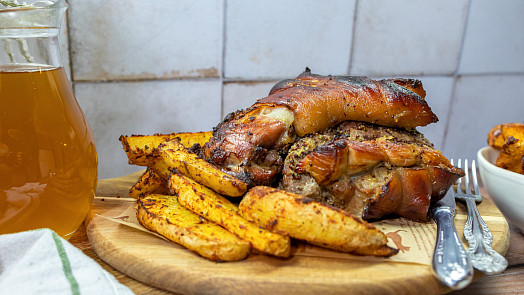 Jak upéct vepřové koleno? Vychutnejte si tuto pečínku k novoročnímu obědu