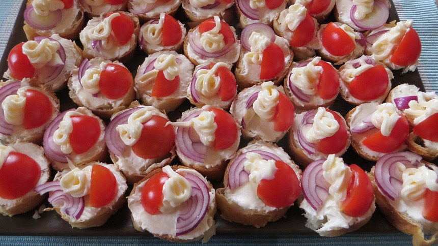 Nejjednodušší jednohubky: Vytvořte podle videa základ pro snadné a chutné pohoštění