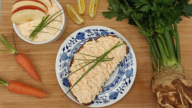 Celerovo-mrkvová pomazánka je osvěžující a báječně chutná. Hotová je během chvilky