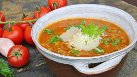 Italská čočková polévka: Uvařte si lahodnou polévku, která vás příjemně zahřeje