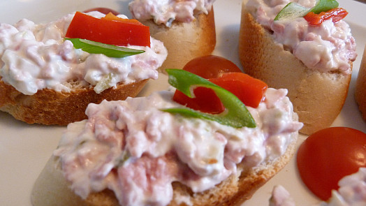 Hradecká pomazánka: Připravte klasickou lahůdkářskou pomazánku výrazné chuti